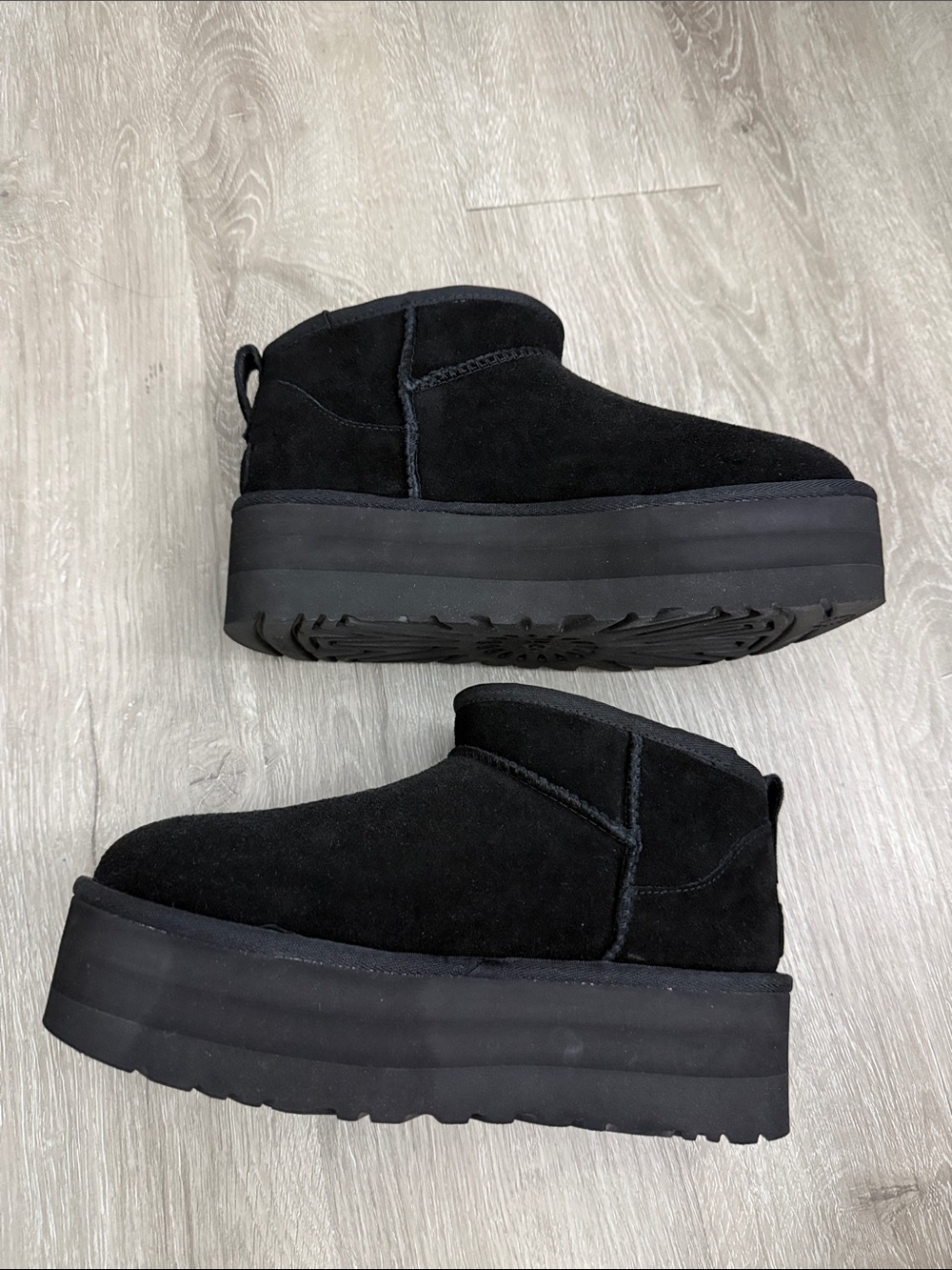 Ugg Ultra Mini Platform Boots, Black Women’s Size 8 NEW with Box